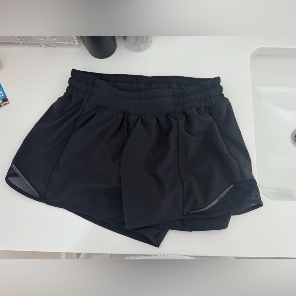 Lululemon hotty hot shorts size 6